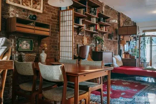 What to Check Before Buying a Retro Dining Table