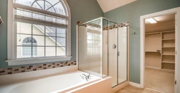 Bathtub vs. Walk-In Shower: Which Is Better? image