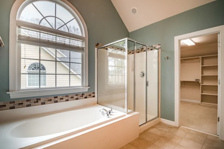 Bathtub vs. Walk-In Shower: Which Is Better? image