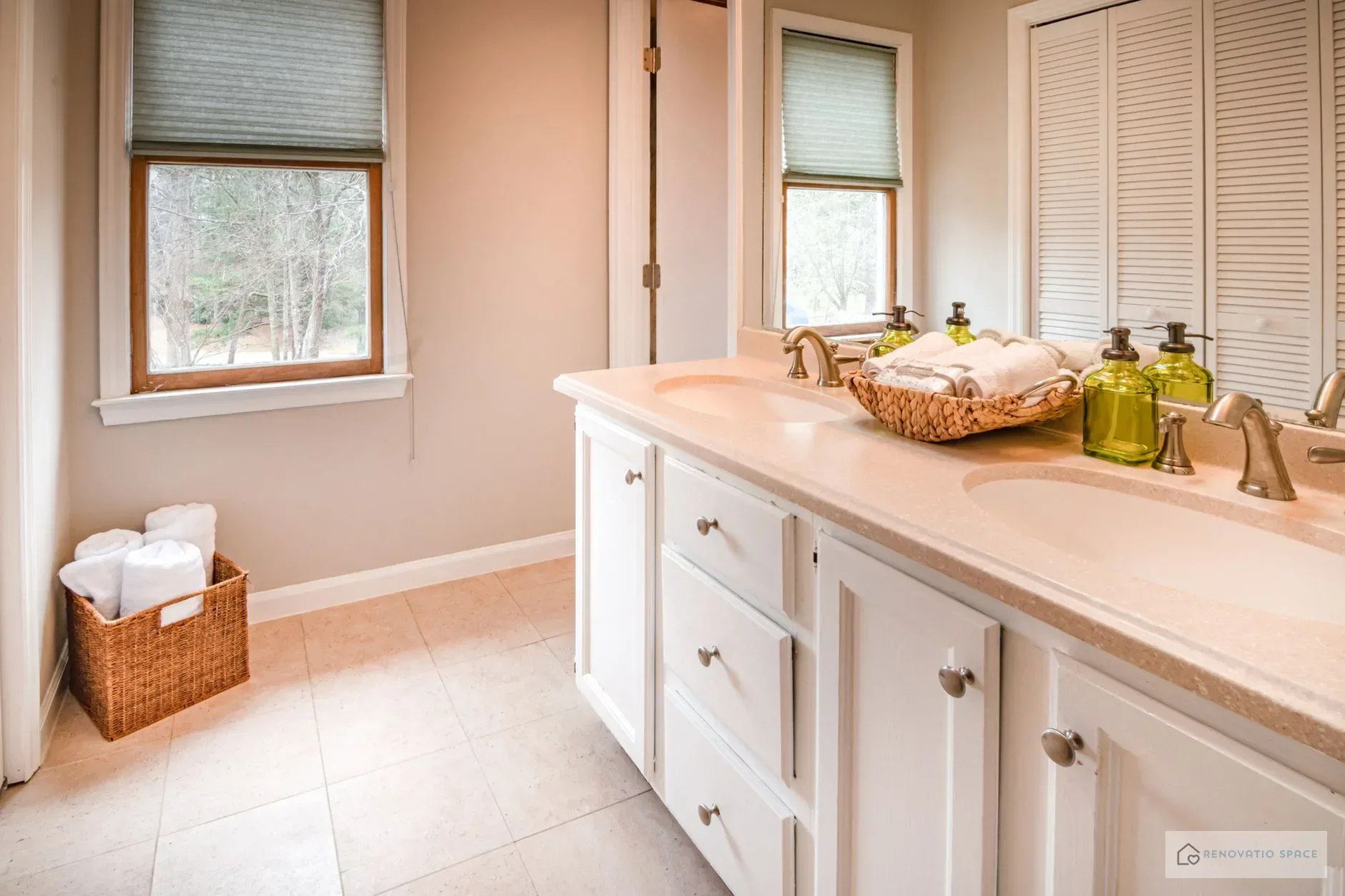 Bathroom Storage Solutions for a Clutter-Free Look image