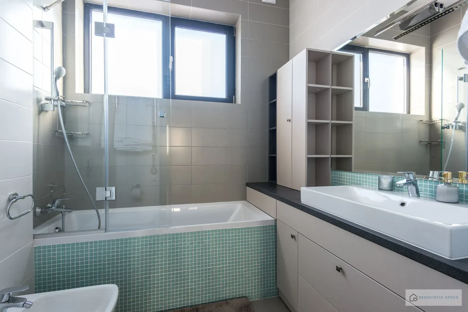 Bathroom Storage Solutions for Clutter-Free Look image