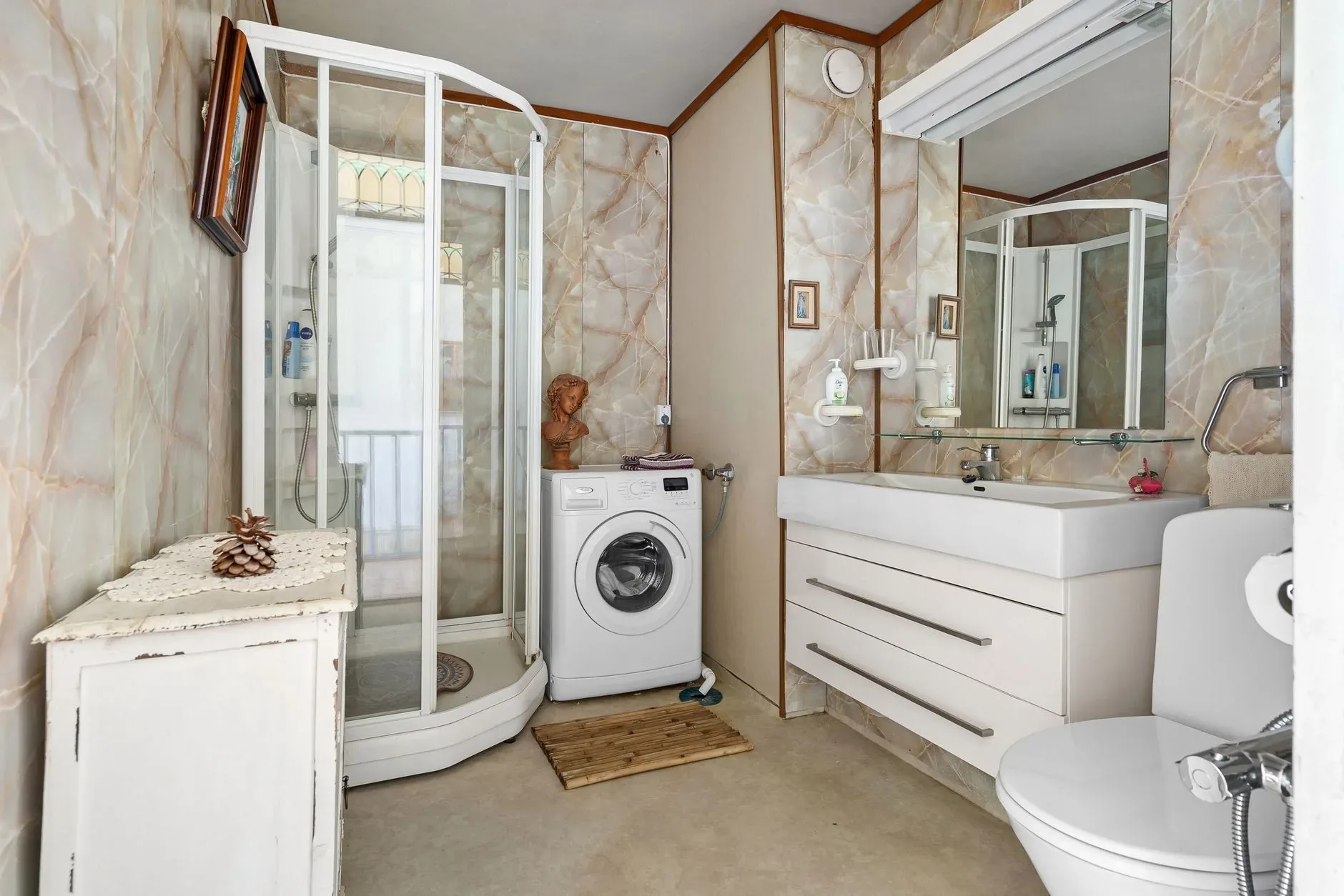 Small Bathroom Design Ideas for Maximum Space image