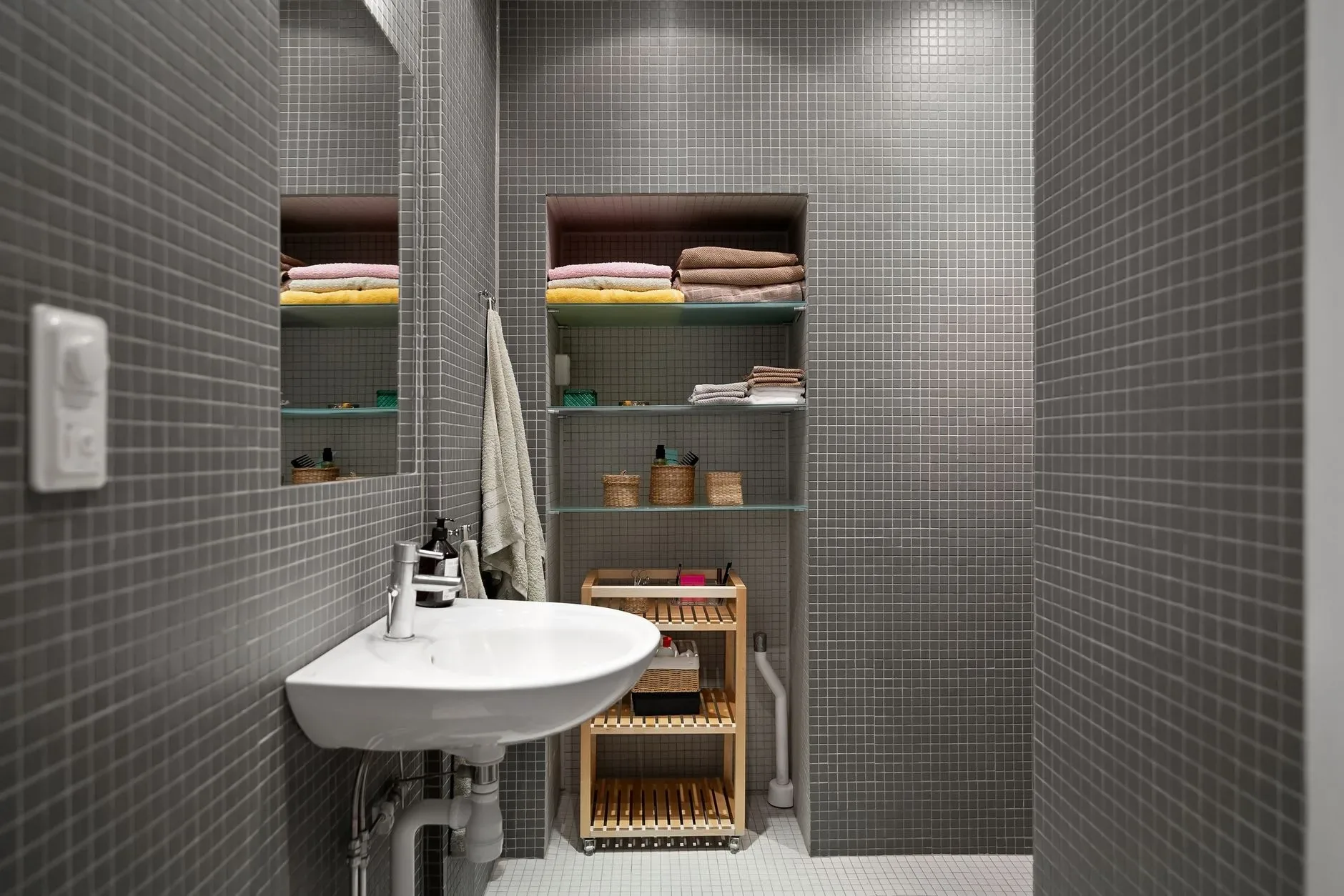 Small Bathroom Design Ideas for Maximum Space image