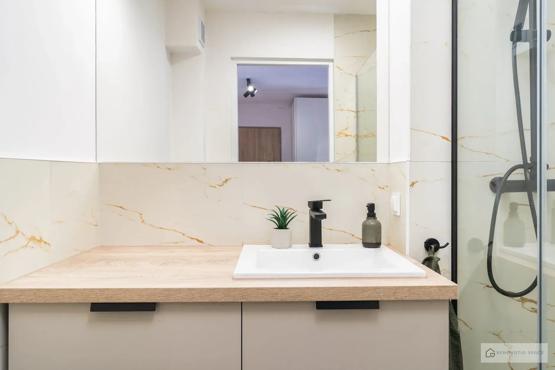 Choosing the Right Vanity Size for Your Bathroom image