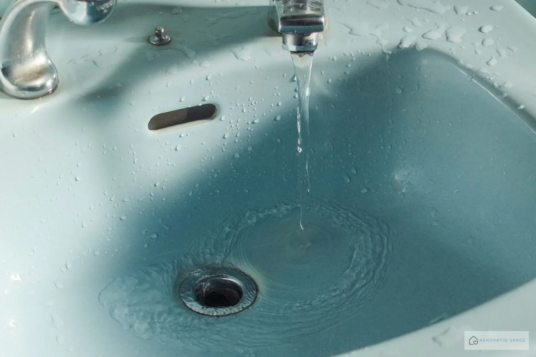 How to Fix a Clogged Bathroom Drain Yourself: Step-by-Step Guide image