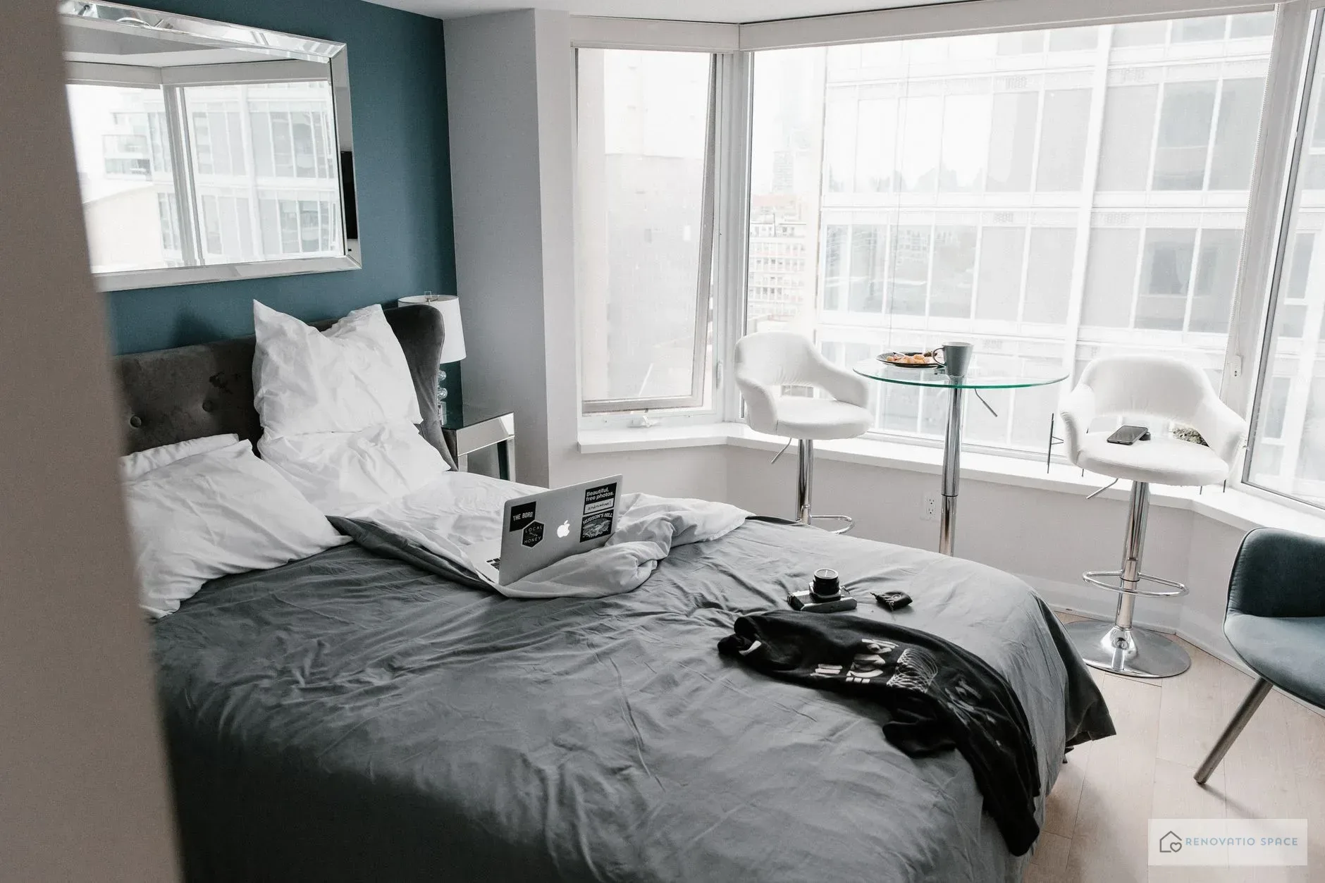 Minimalist vs. Maximalist Bedroom Styles: Pros and Cons