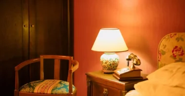 Is Your Bedroom Feeling Bland? Try These Vintage Decor Ideas for a Cozy Retro Look