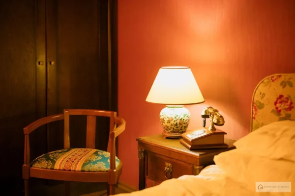 Is Your Bedroom Feeling Bland? Try These Vintage Decor Ideas for a Cozy Retro Look