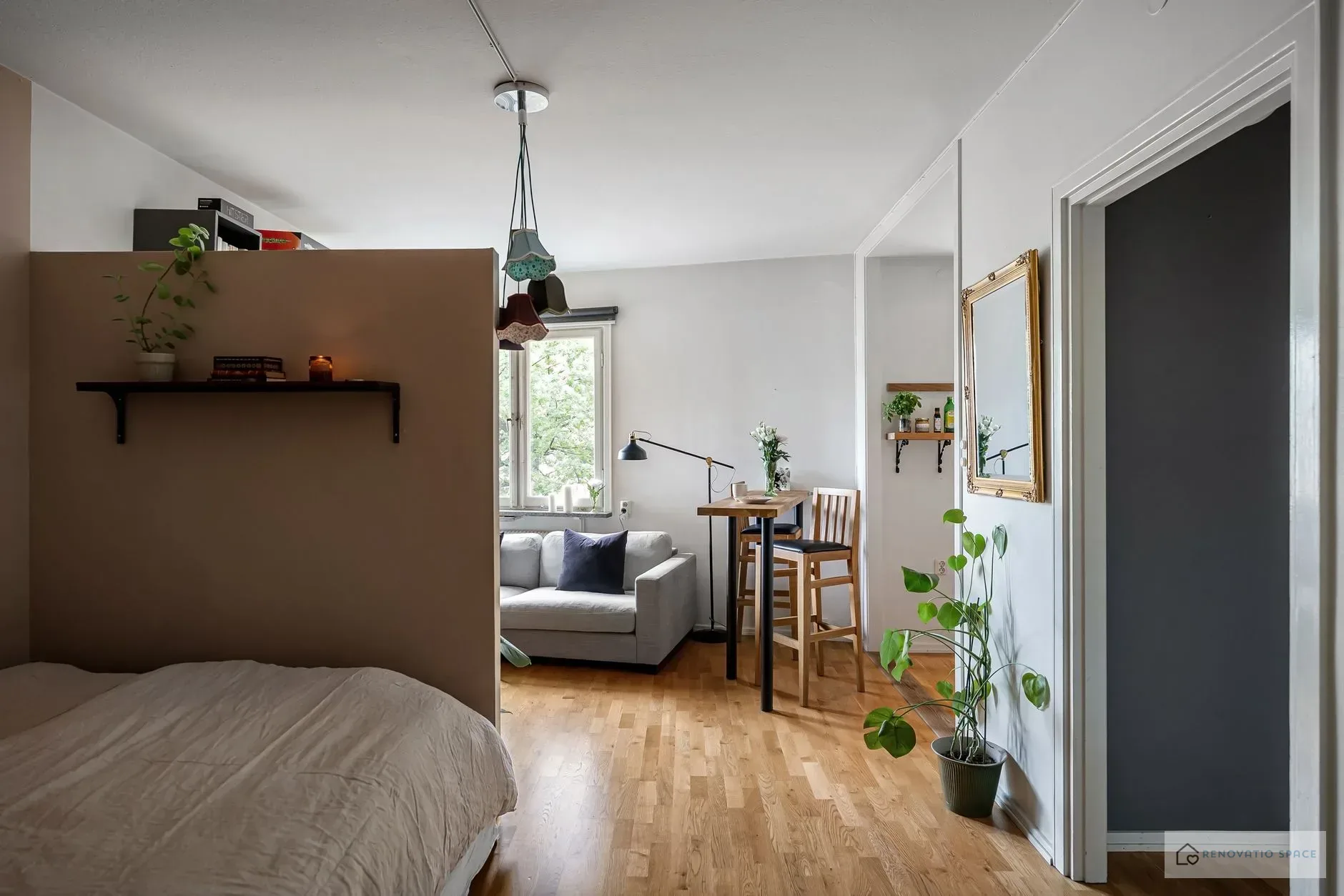 Key criteria for choosing a room divider for living room image
